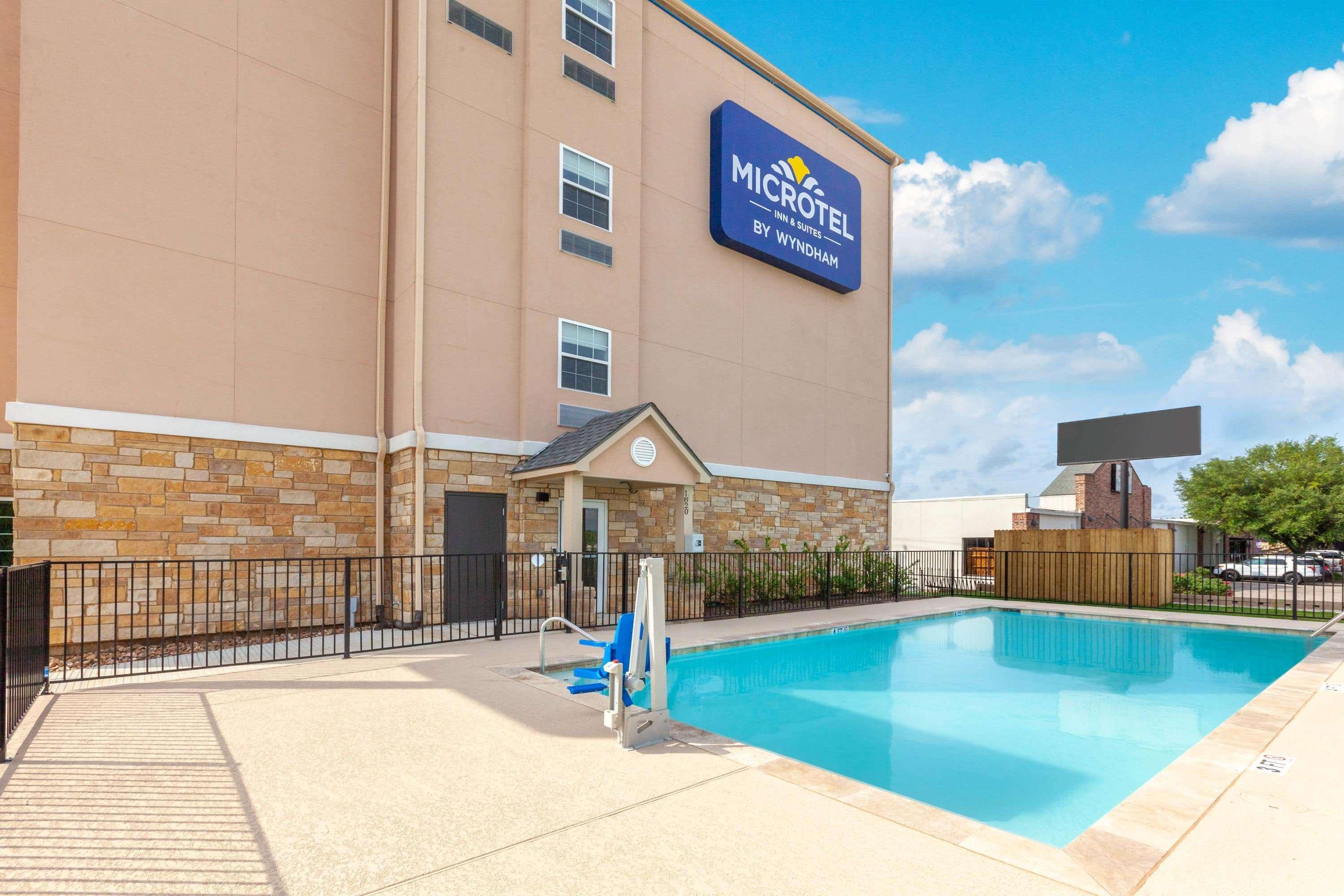 Microtel Inn & Suites By Wyndham Колледж-Стейшн Экстерьер фото
