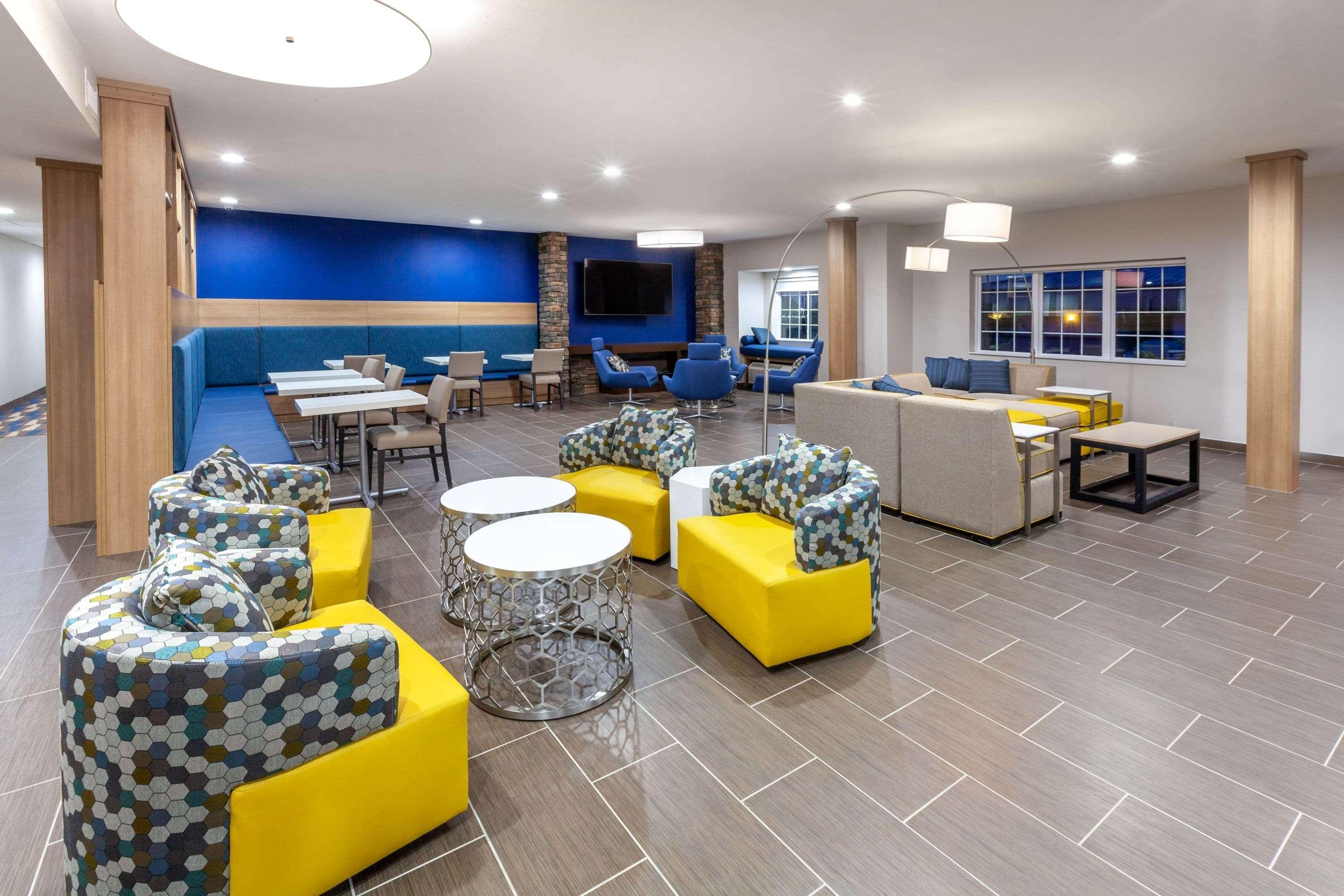 Microtel Inn & Suites By Wyndham Колледж-Стейшн Экстерьер фото