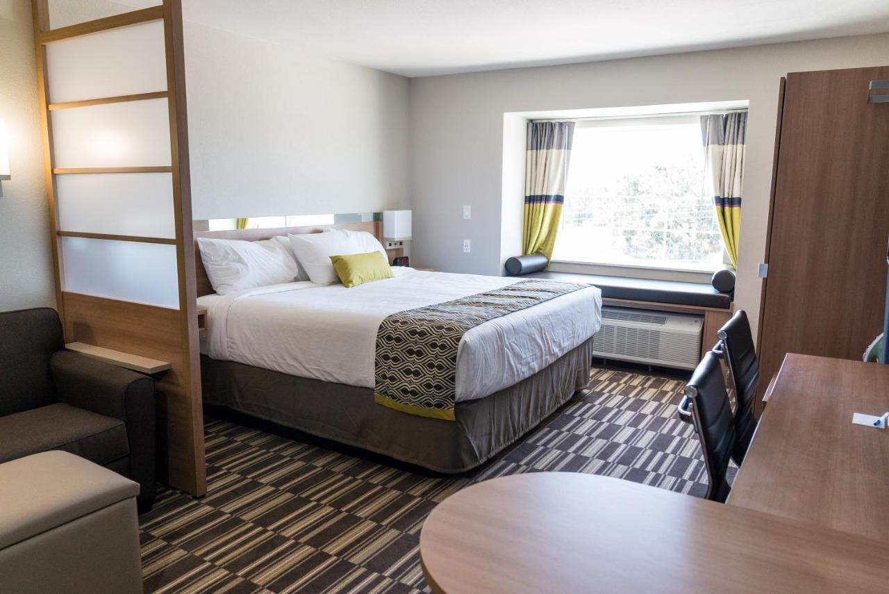 Microtel Inn & Suites By Wyndham Колледж-Стейшн Экстерьер фото